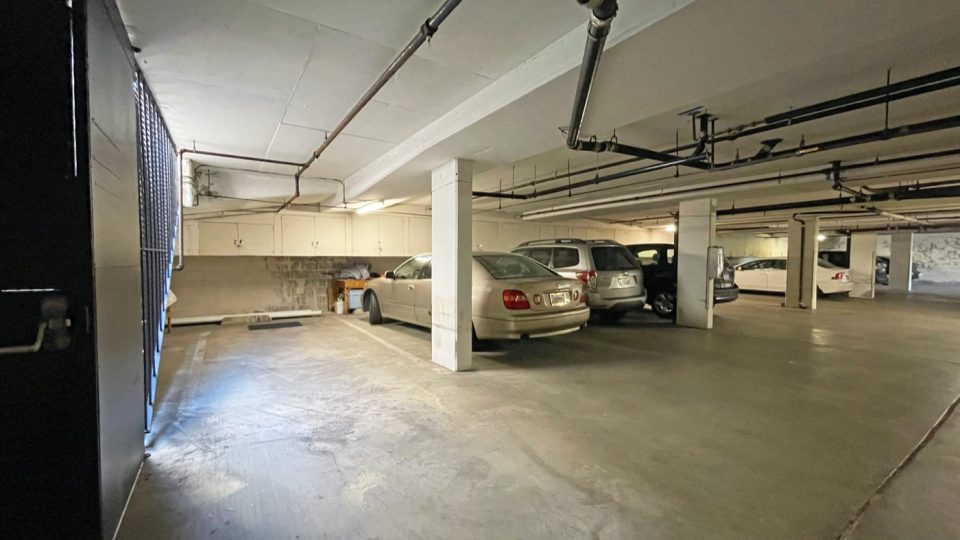 3290 6th Ave garage parking
