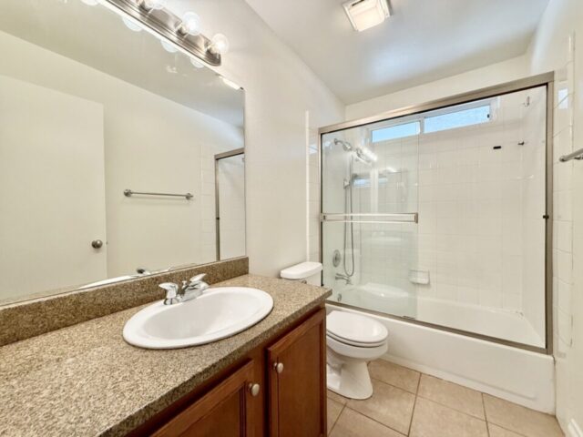 1756-essex-st-unit-305-san-diego_bathroom-1_IMG_5304