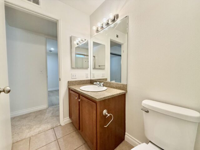1756-essex-st-unit-305-san-diego_bathroom-1_IMG_5305
