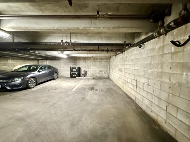 1756-essex-st-unit-305-san-diego_garage_IMG_5328