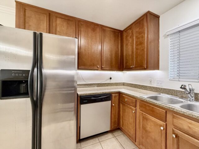 1756-essex-st-unit-305-san-diego_kitchen_IMG_5268