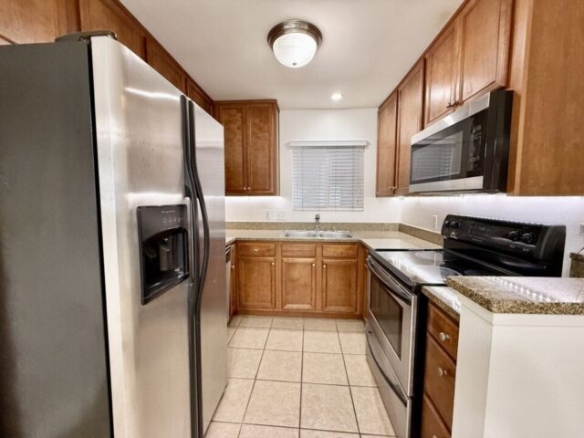 1756-essex-st-unit-305-san-diego_kitchen_IMG_5269