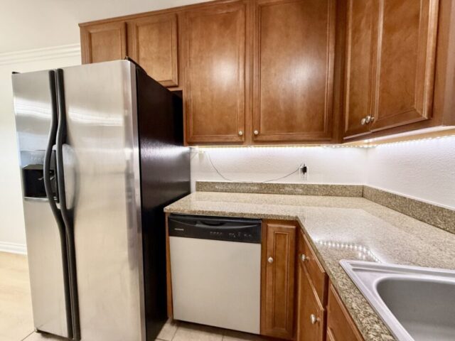 1756-essex-st-unit-305-san-diego_kitchen_IMG_5272